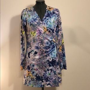 Attitudes by Renee V-neck side tie tunic